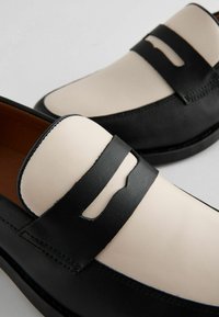 Next REGULAR FIT - Slip-ins - black and white
