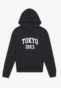 Zwarte hoodie met witte "TOKYO 1963" tekst, voorzak met kangoeroe-stijl en verstelbare capuchon. Zacht materiaal met ribgebreide manchetten en onderrand.