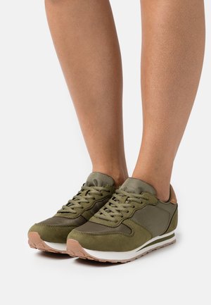 Baskets basses - khaki