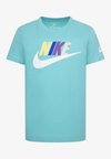 FUTURA EVERGREEN TEE UNISEX - Potiskana majica - green frost