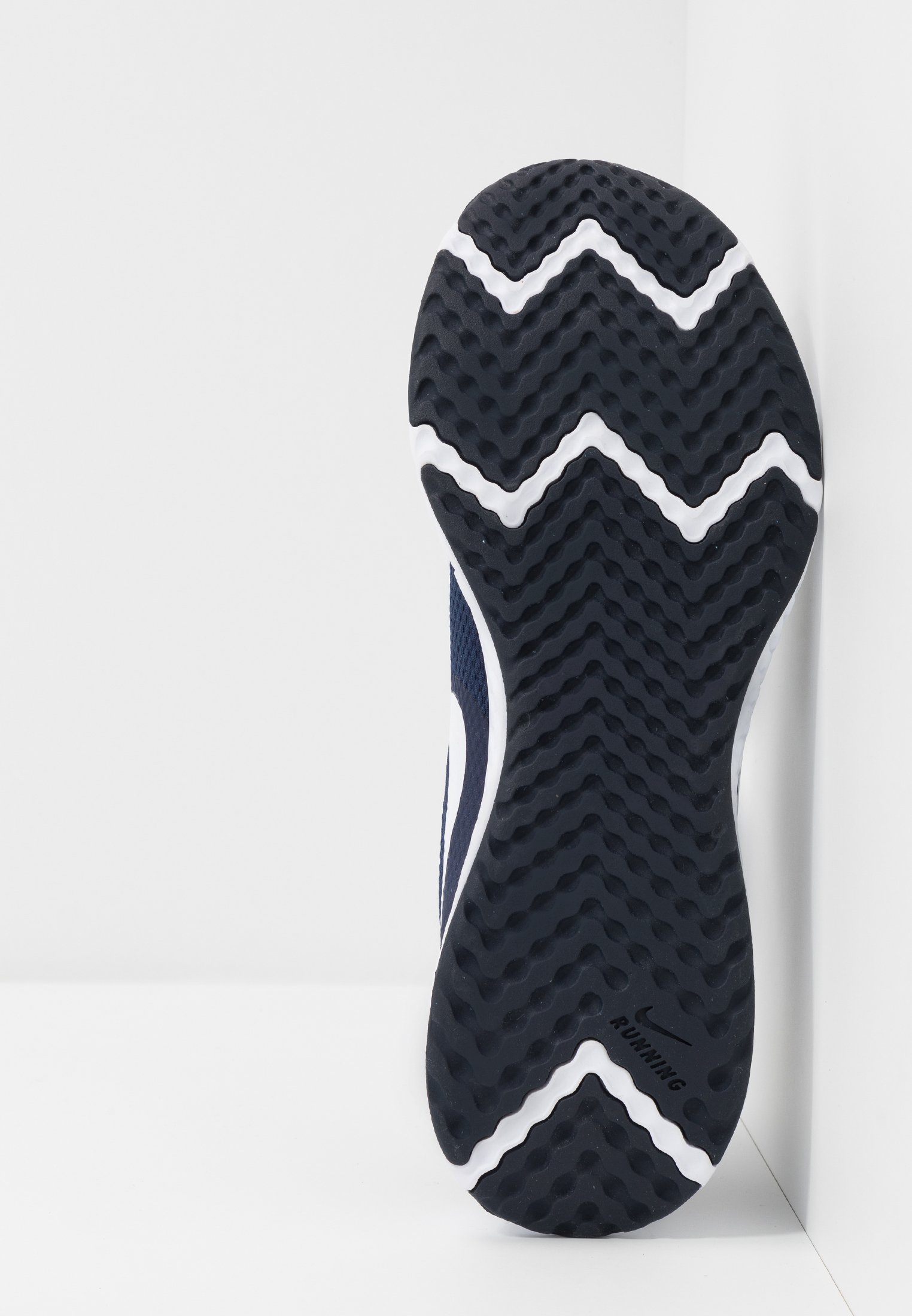 Nike Performance REVOLUTION 5 - Laufschuh Neutral - midnight  navy/white/dark obsidian/blau - Zalando.de