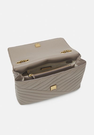 Tory Burch KIRA CHEVRON CONVERTIBLE SHOULDER - Taška s příčným popruhem - gray heron