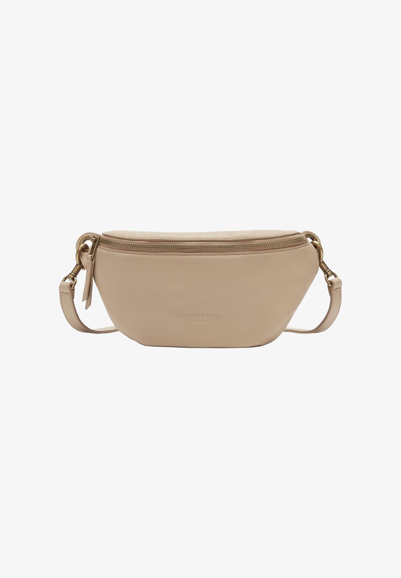 Banane en cuir beige avec fermeture éclair dorée et sangle réglable, embossée du nom de la marque au centre devant.