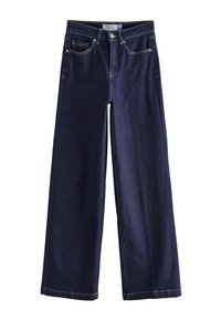 Jean denim bleu foncé à jambes larges, poches avant, fermeture par bouton et surpiqûres blanches visibles sur fond blanc.