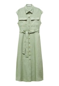 Robe sans manches vert clair boutonnée avec col, deux poches poitrine et une ceinture en tissu nouée à la taille.