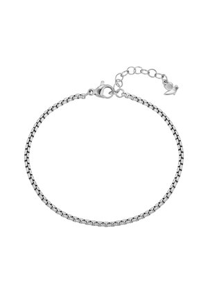 Pulsera de cadena en tono plateado con eslabones cuadrados, cierre de langosta, cadena ajustable y pequeño colgante de mariposa al final.