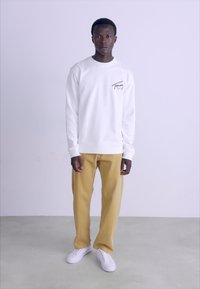 Tommy Jeans ENTRY GRAPHIC CREW - Felpa - white