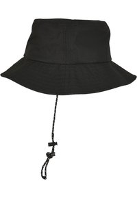 Schwarzer Bucket Hat aus strukturiertem Stoff, mit breiter Krempe und verstellbarem Zugband. Verfügt über eine glatte Oberfläche und ein dezentes geometrisches Muster.