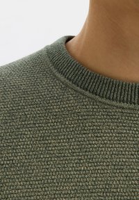 Selected Homme SLHROSS STRUCTURE CREW NECK - Džemperis - deep forestdetail vetiver twist