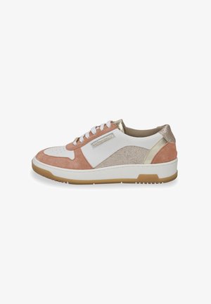 Baskets en cuir blanc et daim rose avec des accents dorés. Présentent un bout perforé, une semelle en gomme épaisse et un panneau arrière texturé.