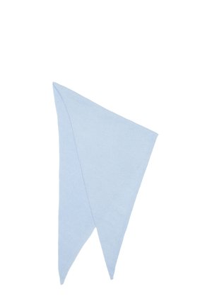 Lichtblauwe driehoekige sjaal, gevouwen met zichtbare puntige uiteinden op een witte achtergrond.