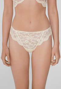 String - ivory