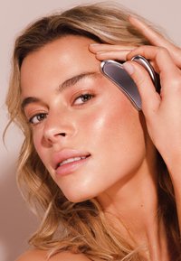 SACHEU BEAUTY GUA SHA - STAINLESS STEEL - Accessori skincare - chrome