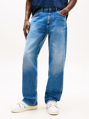 Tommy Jeans JAIMIE - Vaqueros holgados - denim medium