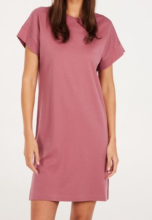 Jurk met korte mouwen en knielengte, gemaakt van zacht stof in rozenkleur, met een losse pasvorm en zijsplitten voor bewegingsvrijheid.