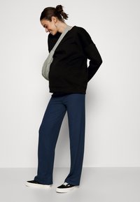 Pantaloni Donna Mamalicious Mllaila - Pintuck Wo Pants - Taglio Normale Vita Media