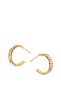 Złote kolczyki w kształcie obręczy z fakturowanym, falistym wzorem i wypolerowanym wykończeniem. Zapięcie jest wyposażone w bezpieczny system z przebiciem.