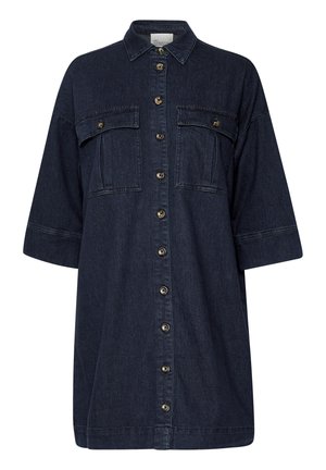 Abito camicia in denim blu scuro, con chiusura a bottoni frontale, due tasche sul petto, maniche corte, cuciture blu navy e dettagli in bottone argentato.