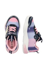 Lila und rosa Kindersneaker mit einem sternenförmigen Muster, Glitzerelementen und einem Velcro-Verschluss. Weiße Sohle, gepolsterte Innensohle.