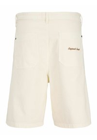 Shorts de couleur crème avec deux poches arrière, dont une comporte un petit texte marron "Originals Studio", et des passants pour ceinture à la taille.