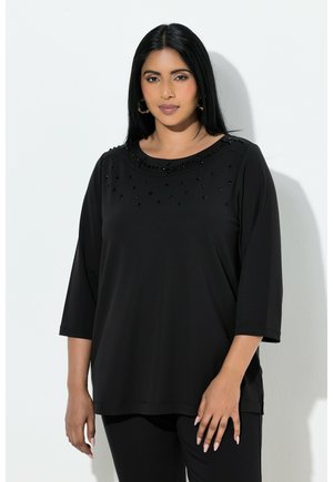 - Bluzka z długim rękawem