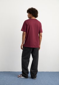 Carhartt WIP POCKET - Jednoduché tričko - malbec