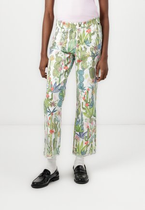 Musterhosen mit einem Kaktus- und Blumendesign in Grün, Pink und Blau. Sie haben einen geraden Schnitt und einen Knopfverschluss.