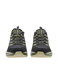 Lowa Wanderschuhe in einem Schwarz-Grün-Farbschema, mit einer strukturierten Stoffoberfläche, verstärkter Zehenschutzkappe und robuster Sohle für besseren Halt.