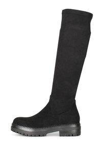Botas negras hasta la rodilla, hechas de suave ante, con una suela de goma gruesa, diseño sencillo y sin hardware ni adornos visibles.