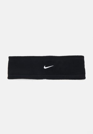 Mustast Nike peapael, mis on valmistatud pehmest kangast, esiosas valge swooshi logoga. Lihtne ja lai disain, mis sobib ideaalselt sporditegevuste jaoks.