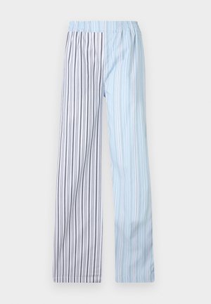 Pantaloni ușori, cu dungi, având un brâu elastic; prezintă dungi alternative albastre deschise și albe cu accente subțiri de gri.