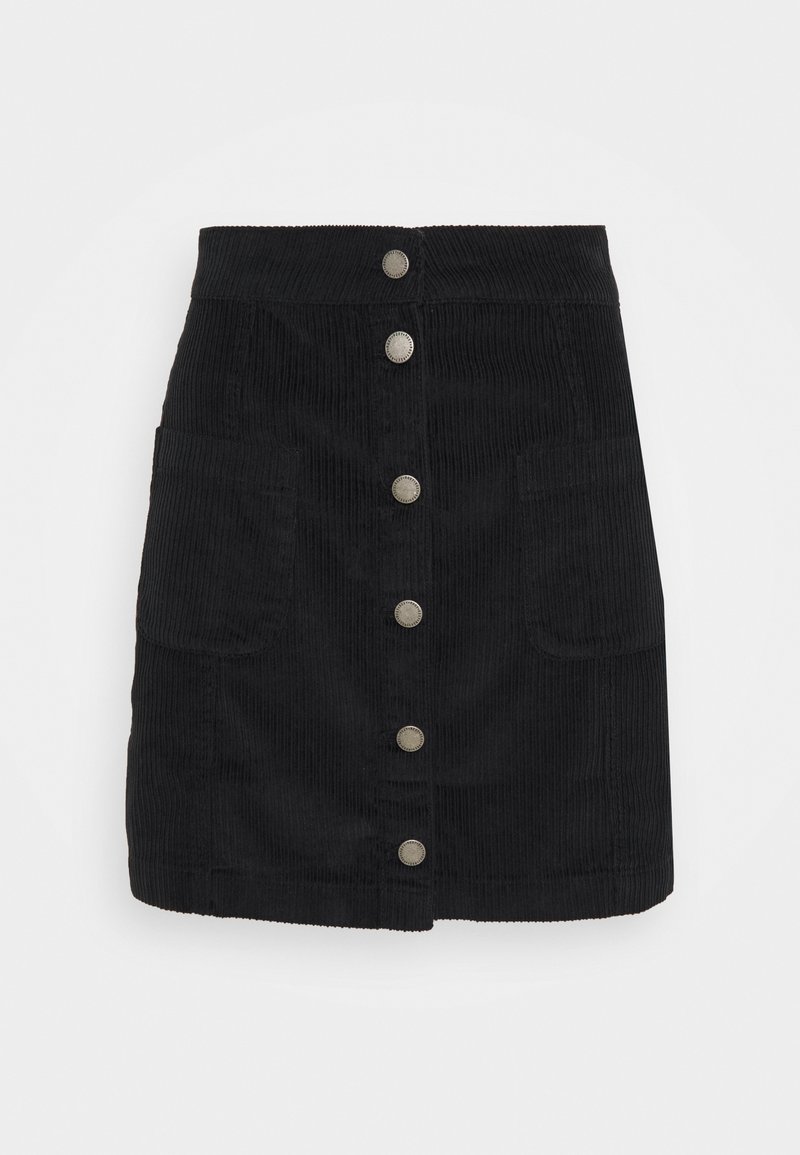 Zwarte corduroy rok met een rechte snit, leren knoopsluiting aan de voorkant met metalen hardware en twee zijzakken. Geweven stofdetails.