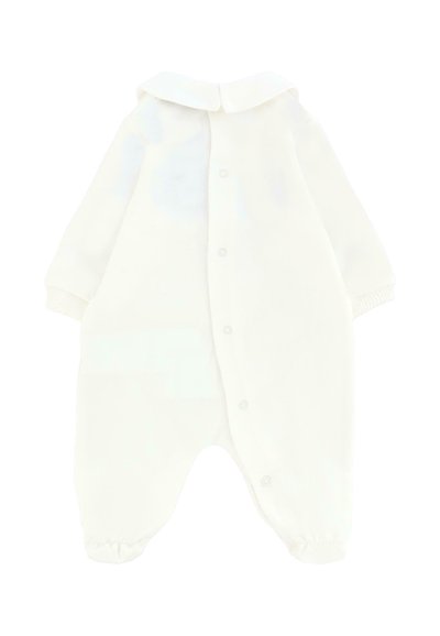 Weißes Babystrampler mit Kragen, Vorderknöpfen, langen Ärmeln, gerippten Bündchen und elastischen Knöcheloffnungen für einen bequemen Sitz.