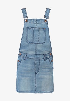 Robe salopette en denim bleu clair avec bretelles réglables, poche à l'avant et deux poches latérales. Présente des accents de boutons et une texture légèrement usée.