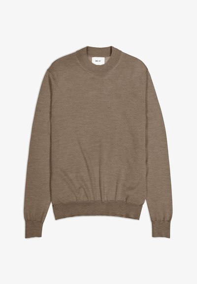 Brauner Strickpullover mit Rundhalsausschnitt, gerippten Bündchen und Saum. Weiche Textur mit einer einfachen, klassischen Form und ohne sichtbare Muster.