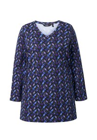 Pitkähiäinen V-aukkoinen paita tummansinisessä kankaassa, jossa on värikäs, abstrakti printti eri muodoista ja kuvioista, ja joka esittelee sileää pinta-alaa ja tasaista kuviointia.