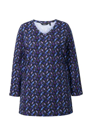 Halenka s dlouhým rukávem a výstřihem do V v námořnické barvě, která je zdobena barevným abstraktním potiskem s různými tvary a vzory, vykazující hladkou texturu a rovnoměrný vzor.
