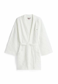 Witte gewatteerde badjas met wijde mouwen, ceintuur en twee voorzakken. Gemaakt van zachte stof, met een klein logo op de linkerborst.