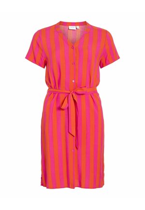 Robe à manches courtes, longueur genou, avec rayures verticales rose et orange, devant boutonné, col en V, et ceinture assortie en tissu nouée à la taille.