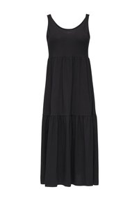 Robe maxi noire sans manches avec encolure dégagée et jupe à volants froncée sur fond blanc.
