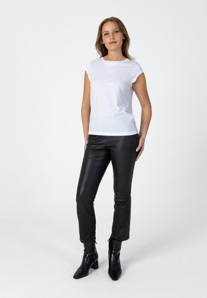Coster Copenhagen, CC HEART DAMES TOPS & T-SHIRTS BASIC T-SHIRT - Обикновена тениска - white