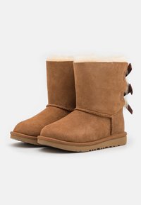 UGG BAILEY BOW  - Bottes - chestnut