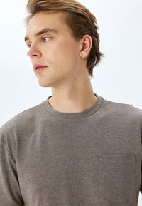 Koton BASIC  - Camiseta básica - brown