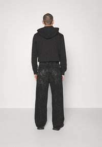 Han Kjøbenhavn LASER TRIBAL BAGGY DISTRESSED - Jean boyfriend - black ...