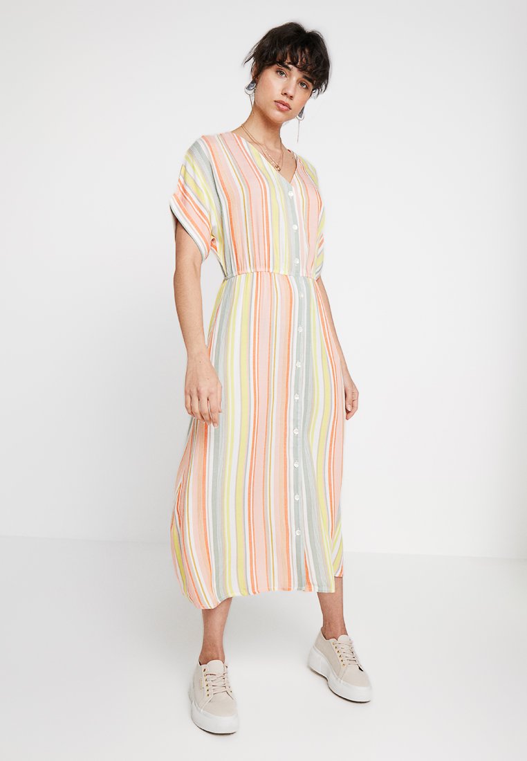 Nümph LALANGE DRESS Maxikjole peach Zalando.no Nümph LALANGE DRESS - Skjortekjole - multi-coloured