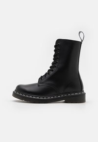 Dr. Martens Stivaletti stringati - black