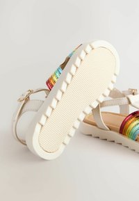 Miniaturna slika 3