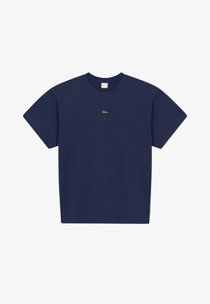 Navyblauw T-shirt met korte mouwen en ronde hals, met een klein geel geborduurd logo in het midden van de borst.