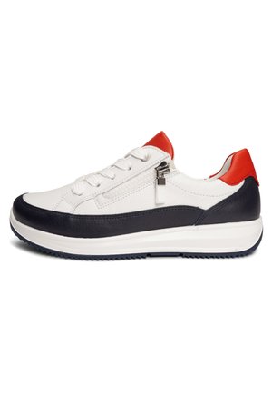 Biały tenisówki z granatowym noskiem i obramowaniem podeszwy, czerwonymi akcentami na pięcie i języku, białymi sznurowadłami i zamkiem błyskawicznym po bokach.