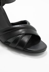 Zign Sandály na vysokém podpatku - black